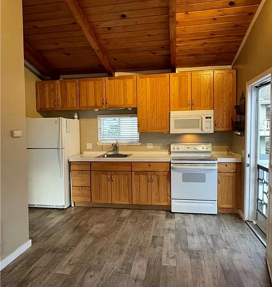 490 Whidbey St #A — Photo 16