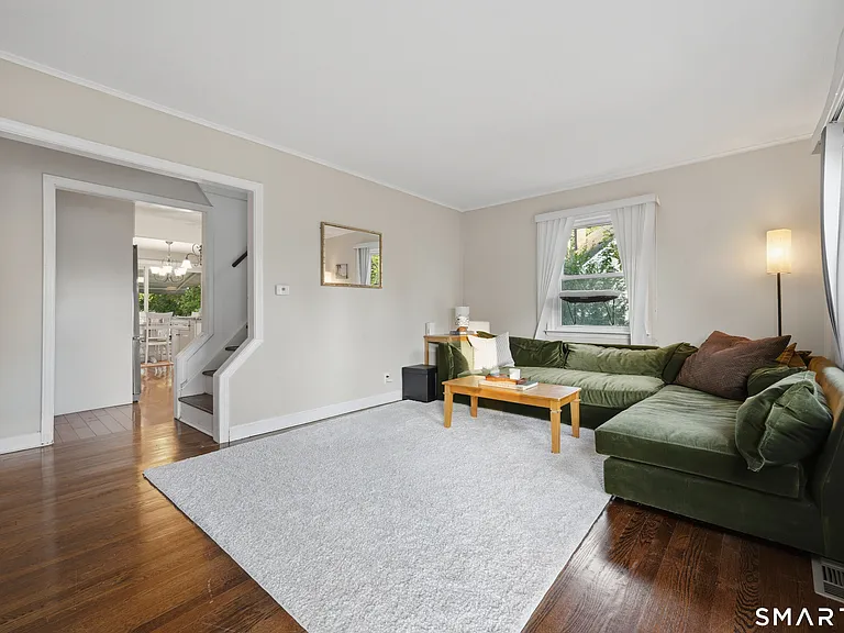 91 Bertrose Ave — Photo 5