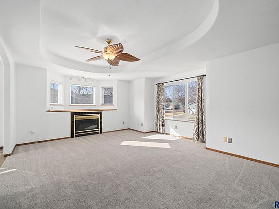 2nd image of 5417 W Oak St