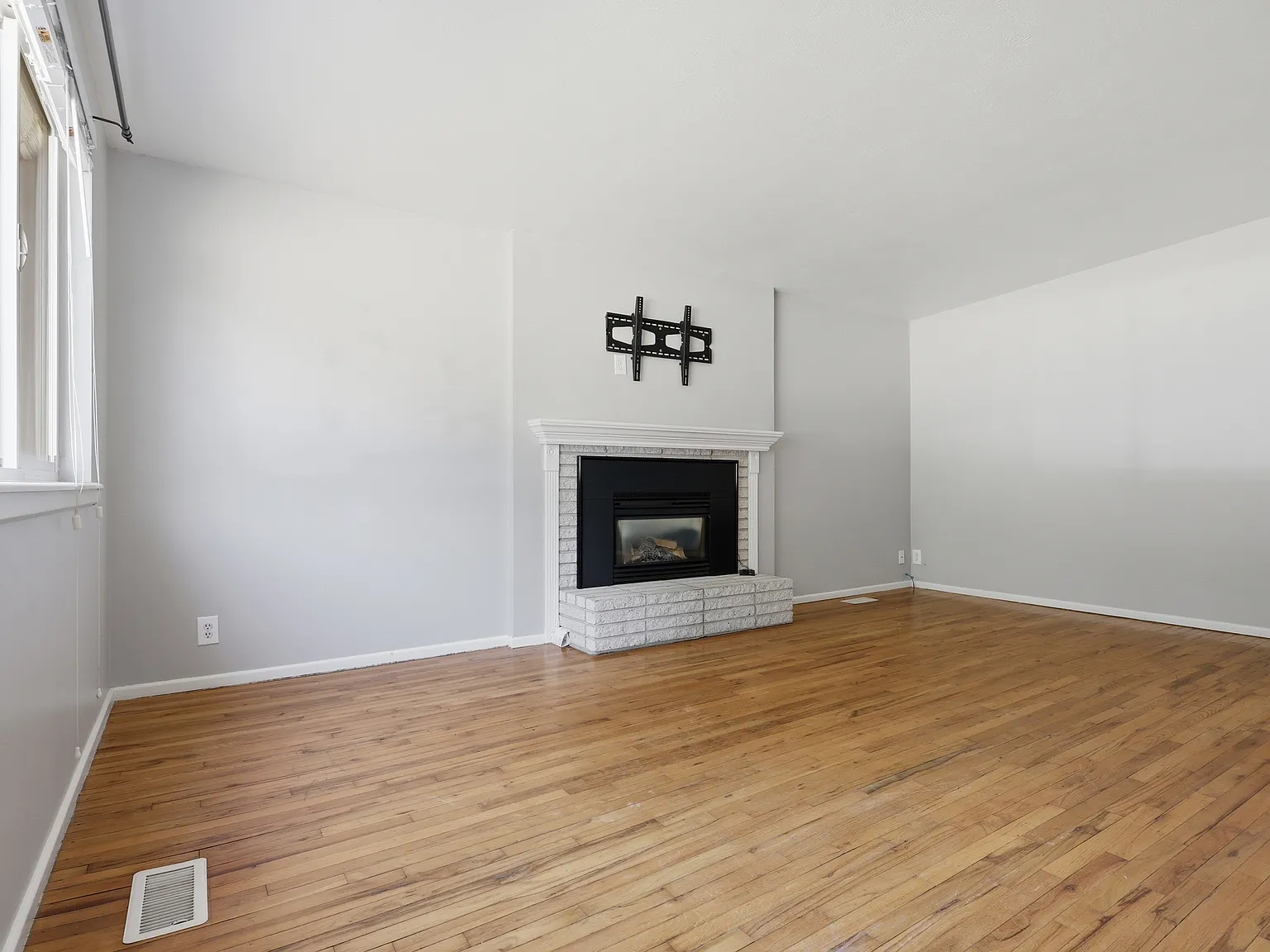 2125 Polk Ave - 1 — Photo 3