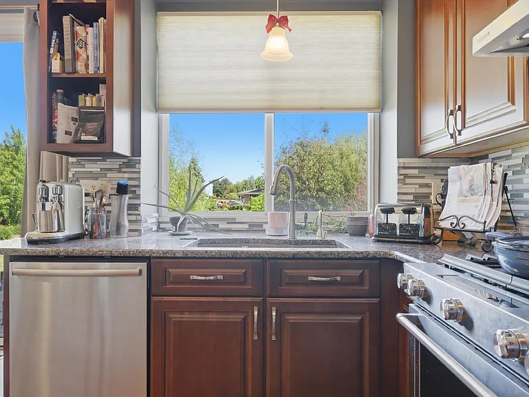 1090 Aster Ct — Photo 16