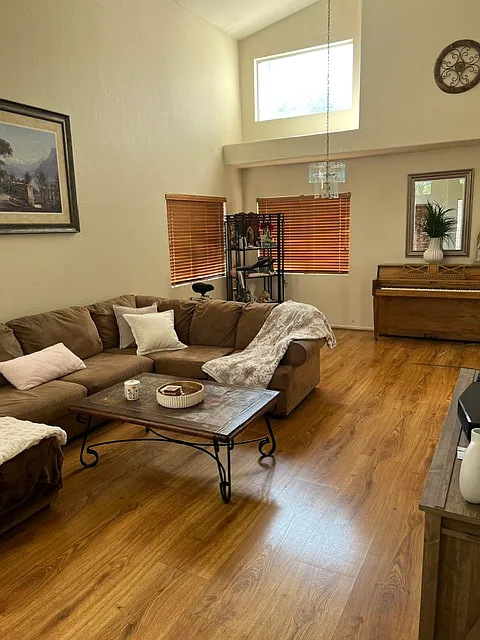 3 bed, 2.5 bath, 1947 sqft, $1,825 — Photo 2