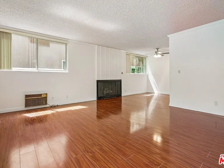 530 S Barrington Ave #110 — Photo 7
