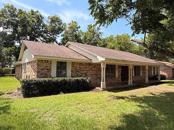 2nd image of 1402 Circle Dr