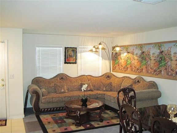 3rd image of 1006 Royalblue Dr