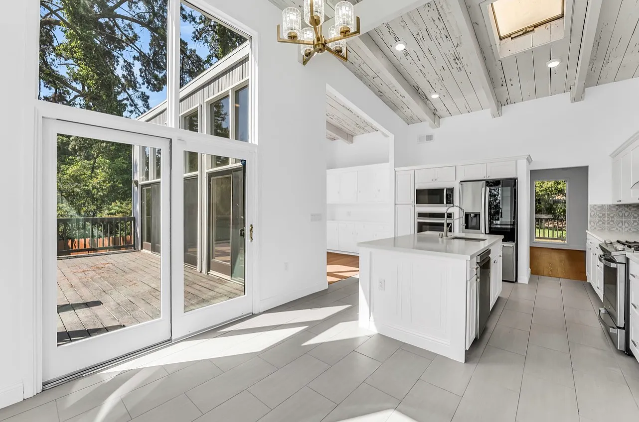 4 bed, 2815 sqft, $7,000 — Photo 4
