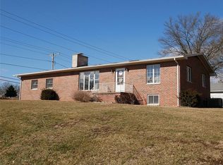 10 Huber Dr, Hillsboro, IL 62049