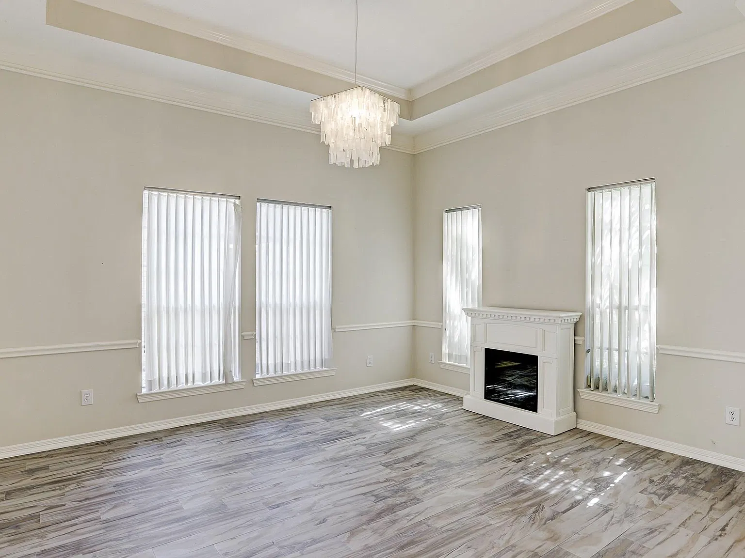 3 bed, 2.5 bath, 2426 sqft, $4,000 — Photo 2