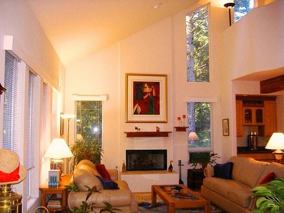 Living w/ Gas Fireplace