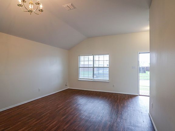 4th image of 900 Plumeria Dr