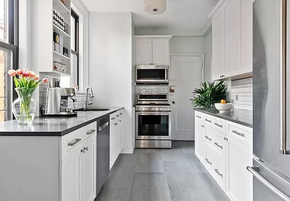 2nd image of 304 W 89th St #5C