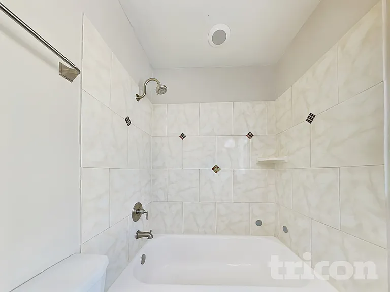 6335 40th Ave — Photo 12