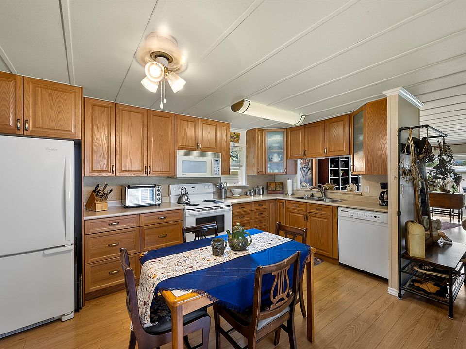 1st image of 161 Shuswap Ave #8