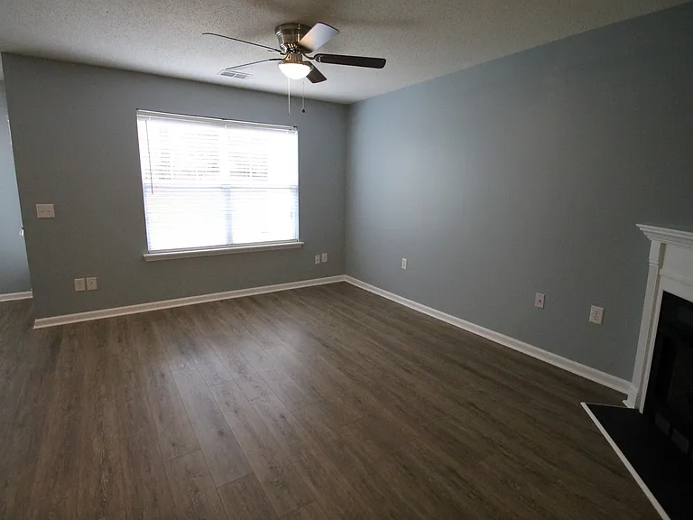 1364 Walnut Hill Dr — Photo 14