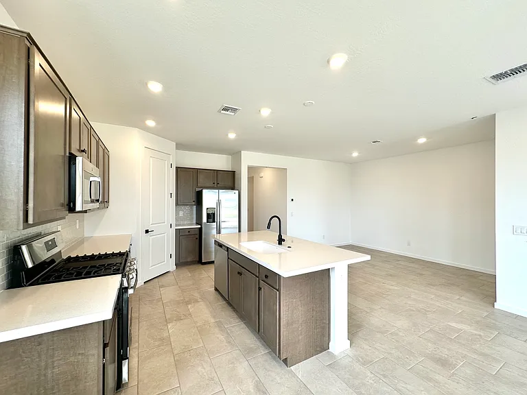 15598 W Hackamore Dr — Photo 11