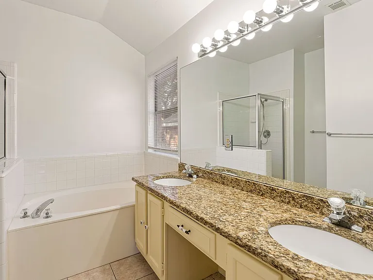 13216 Bennington Ln — Photo 17