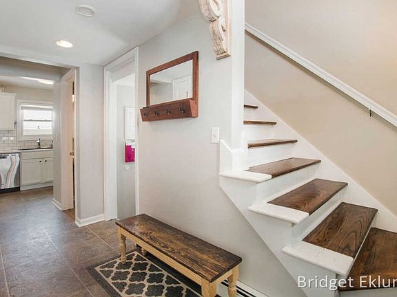 2nd image of 2025 Houseman Ave NE