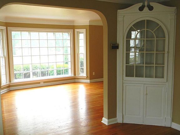 Spacious Dining and Living R