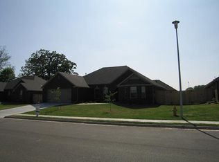 951 Harvest St, Centerton, AR 72719