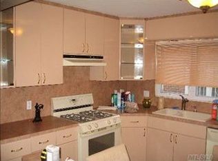 15427 Willets Point Blvd, Whitestone, NY 11357