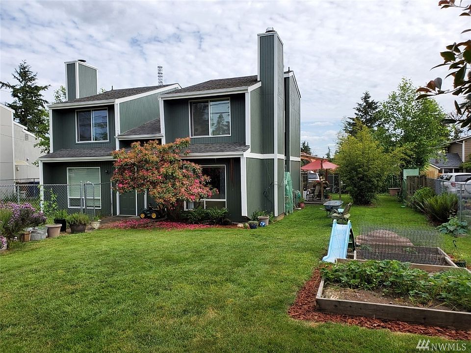 2nd image of 6110-6112 29th St NE