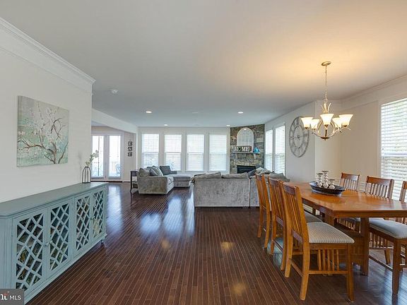 Nice open floor plan!