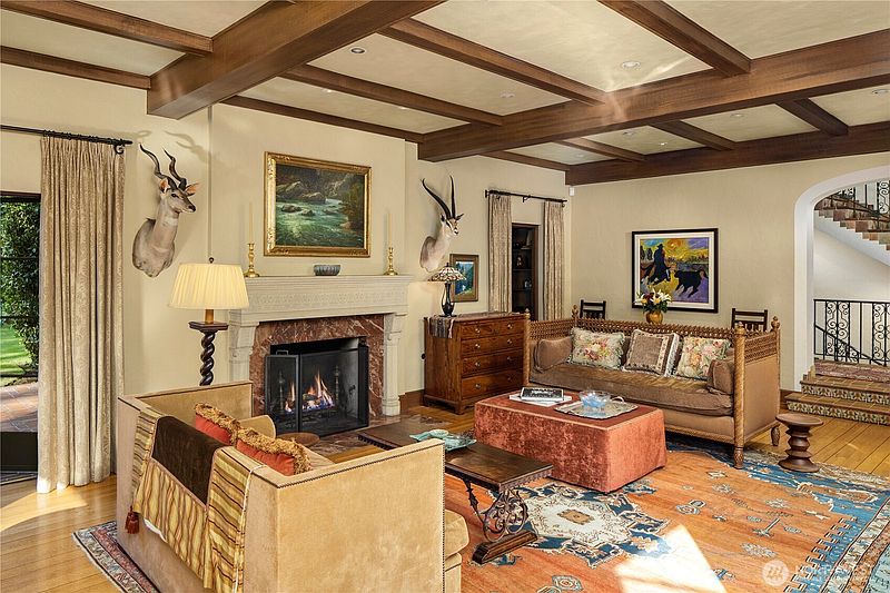 5th image of 1935 Parkside Drive E