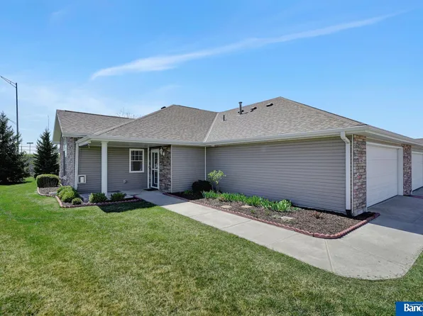 8671 Ridge Hollow Dr, Lincoln, NE 68526