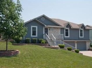 1029 NE Kenwood Dr, Lees Summit, MO 64064