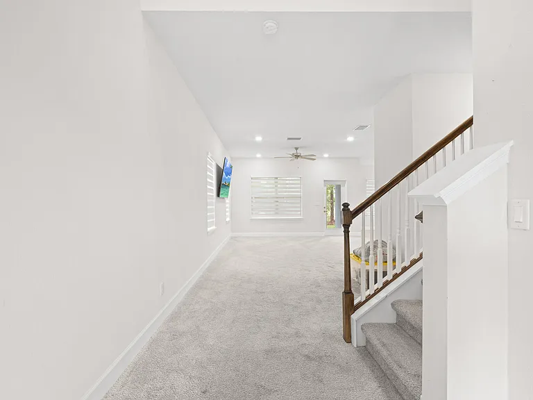 692 NE Turtleback Trl — Photo 7