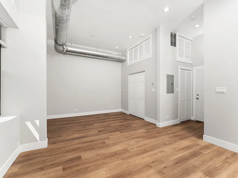 1219 W Devon Ave #204 — Photo 4