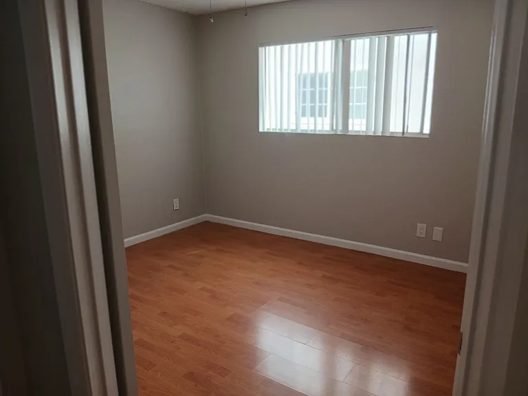 1920 Manning Ave — Photo 29