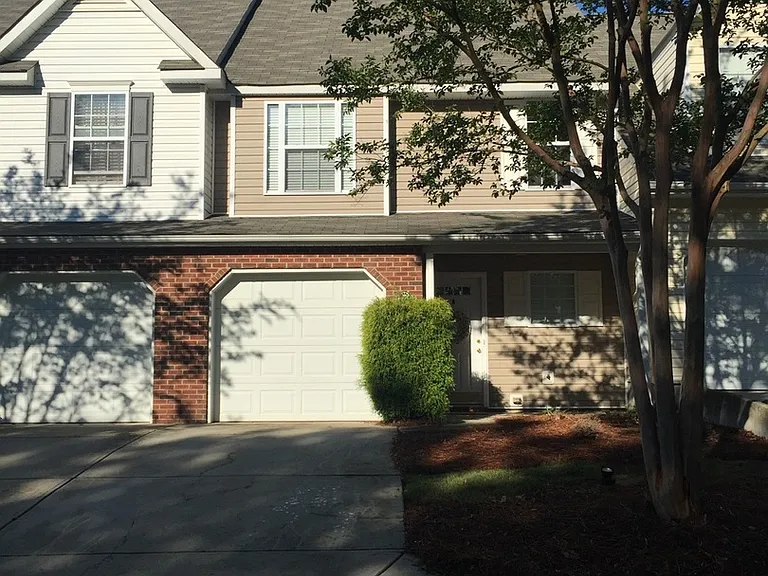 1364 Walnut Hill Dr — Photo 2