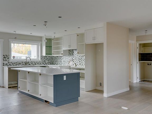4th image of 4947 N 10th Ave SW