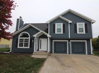 619 Sunset Ln, Raymore, MO 64083