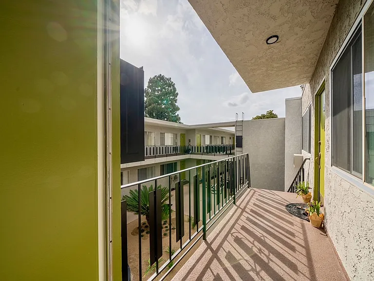 520 E Magnolia Blvd — Photo 11