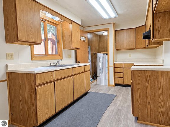 3rd image of 3868 Cecil Rd