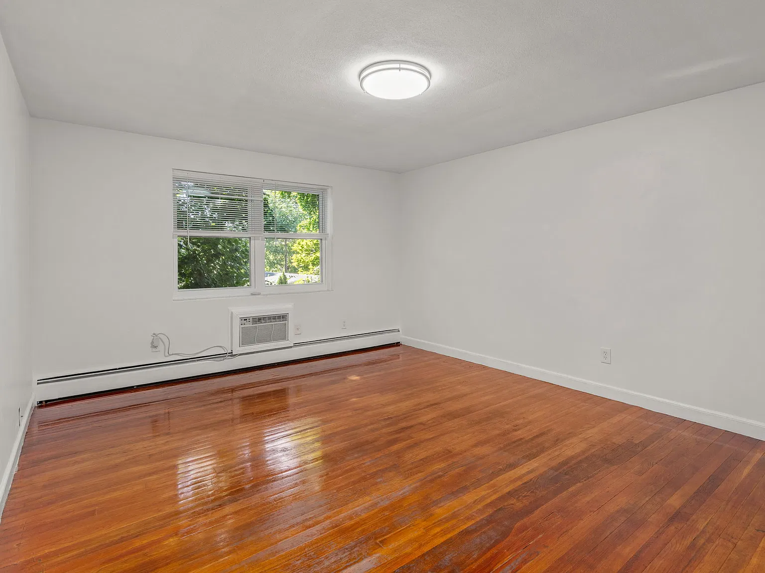 2 bed, 715 sqft, $2,200 — Photo 4