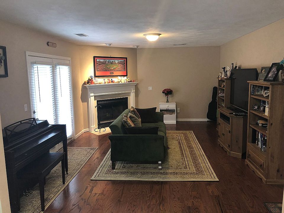 Family Room opens 2 backyard