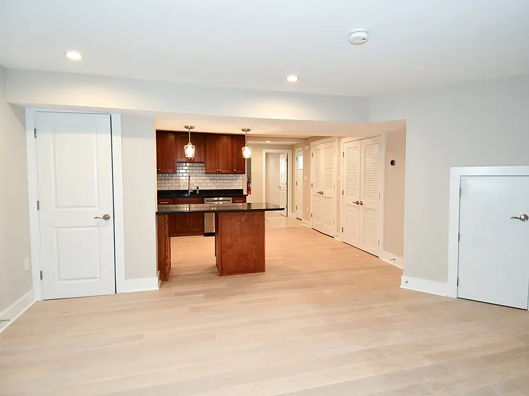 901 Lawrence St NE #B — Photo 15