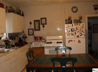 902 E Avenue D, Lampasas, TX 76550
