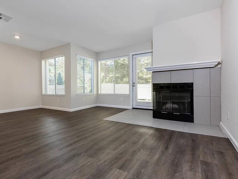 Park Wood Apartments — Photo 24