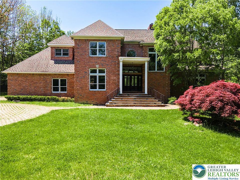 1st image of 441 Hidden Lake Dr
