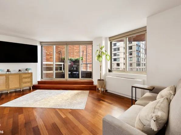 206 East 95th Street image 2 of 6