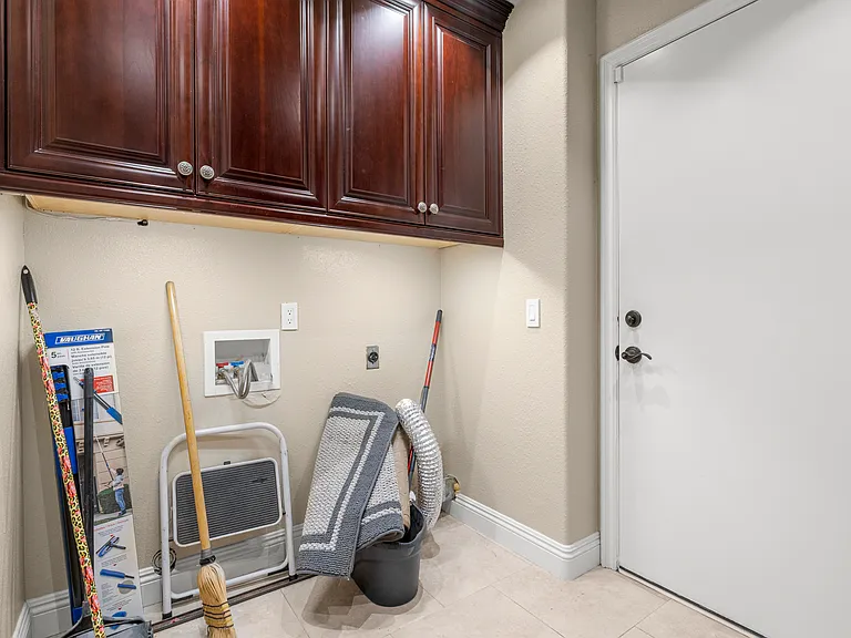 1315 Macadamia Dr — Photo 23