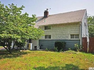 225 Loring Rd, Levittown, NY 11756