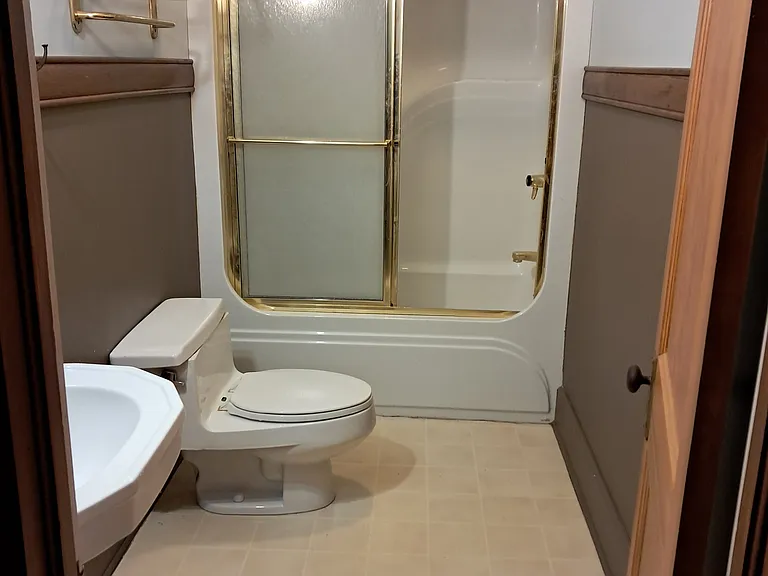 129 2nd Ave NE #B — Photo 7