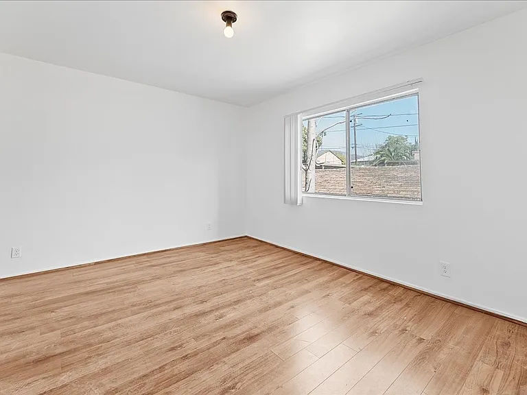 1437 E Windsor Rd #2 — Photo 10