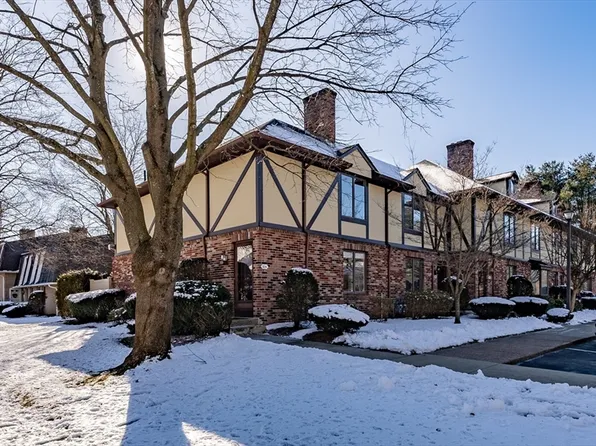 10 Mansion Woods Dr #A, Agawam, MA 01001
