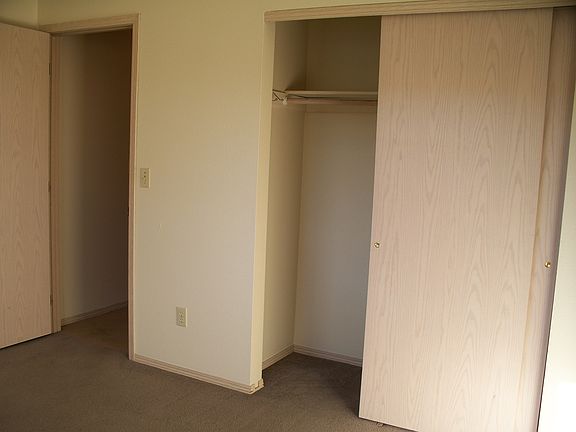 3rd image of 3418 E 57th Ave